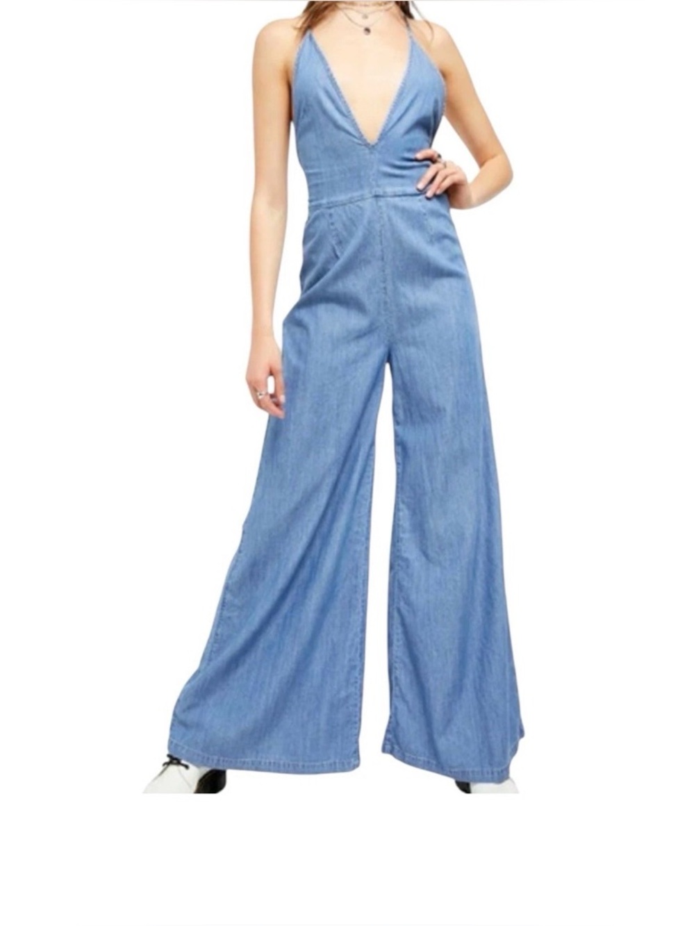Free People Josie jumpsuit sz XS
Blue chambray wide leg halter sleeveless boho